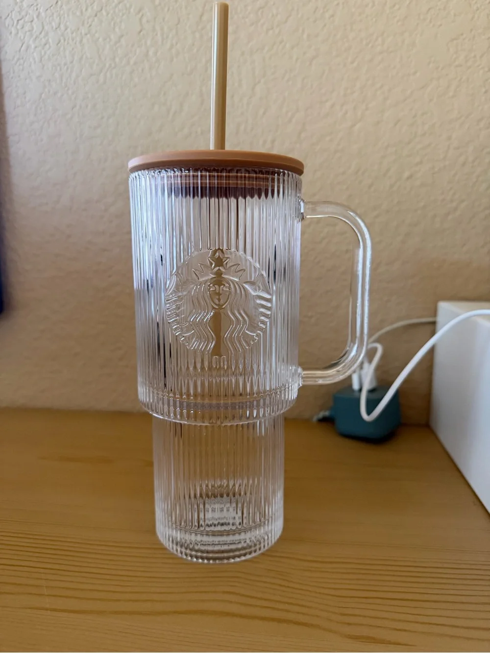 Starbucks 22 oz ribbed tumbler with handle